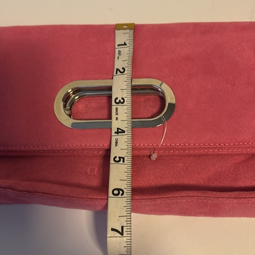 CLINQUE PINK FAUX SUEDE CLUTCH/HAND BAG WITH SILVER HANDLE
ADORABLE ππππ - Picture 11 of 11